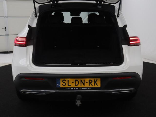 Mercedes-Benz EQC 400 4MATIC AMG Line 80 kWh | SOH 95.8% | Panoramadak | Trekhaak | Camera | Sfeerverlichting | Climate control | Half Leder | Stoelverwarming |