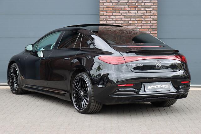 Mercedes-Benz EQE 300 AMG Line 89 kWh | Hyperscreen | Airmatic | Distronic+ | Memory | Burmester | Panoramadak | Digital Light | Surround Camera | Keyless Go | Augmented Reality | Warmtepomp |