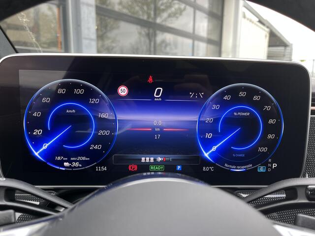 Mercedes-Benz EQE 300 Business LIMITED | Panoramadak | Donkergetint Glas Achter | Apple CarPlay | Android Auto | Sfeerverlichting | Stoelverwarming | Parkeersensoren | Achteruitrijcamera | Elektrisch Inklapbare Buitenspiegels | 17% bijtelling*