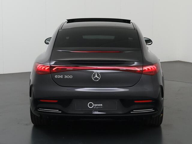 Mercedes-Benz EQE 300 AMG Line 89 kWh | Sfeerverlichting | Panoramadak | Rode gordels | Memory |