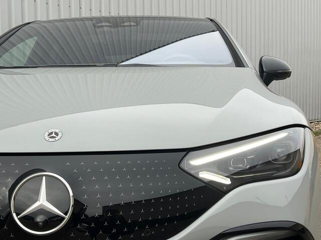 Mercedes-Benz EQE 300 AMG Line | Night Pakket | Panoramadak | 360° Camera | Burmester® 3D | Rijassistentiepakket Plus | Memorystoelen Verwarmd | Apple & Android Carplay | Sfeerverlichting