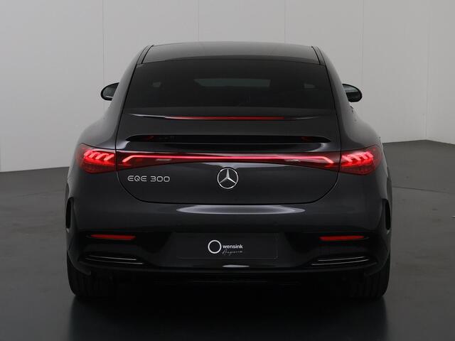 Mercedes-Benz EQE 300 Sport Edition AMG | AMG Pakket | Burmester | Panoramadak | Stuurverwarming | Elektrische stoelen met Memory | Trekhaak | Sfeerverlichting | Zitkenematica | Night Pakket |