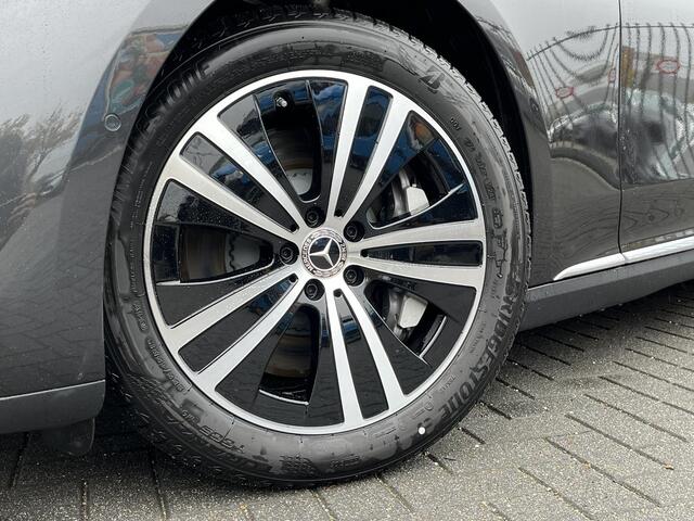 Mercedes-Benz EQE 300 Business Edition | Panoramadak | Plus Pakket | DISTRONIC Afstandsassistent | Dodehoekassistent | Donkergetint Glas Achter | Apple CarPlay | Android Auto | Elektrisch Verstelbare Stoelen + Memory | Stoelverwarming | Sfeerverlichting | Elektrisch Inkla