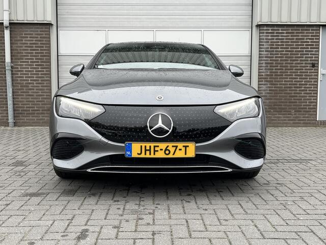 Mercedes-Benz EQE 300 Business Edition | Panoramadak | Plus Pakket | DISTRONIC Afstandsassistent | Dodehoekassistent | Donkergetint Glas Achter | Apple CarPlay | Android Auto | Elektrisch Verstelbare Stoelen + Memory | Stoelverwarming | Sfeerverlichting | Elektrisch Inklap