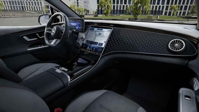 Mercedes-Benz EQE SUV 300 AMG Line 91 kWh | Achterasbesturing | Night pakket | Trekhaak | 360 camera | Burmester | 22 KW laden |