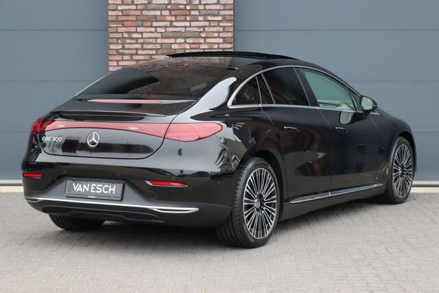 Mercedes-Benz EQE 300 Business Solution Premium 90 kWh | Luchtvering | Distronic+ | Panoramadak | Massage | Burmester | Digital Light | Surround Camera | Augmented Reality | Leder | Stoelventilatie | Verwarmd Stuurwiel |