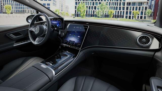 Mercedes-Benz EQE 300 Business Edition 89 kWh | Panoramadak | Achteruitrijcamera | Sfeerverlichting | Stoelverwarming |