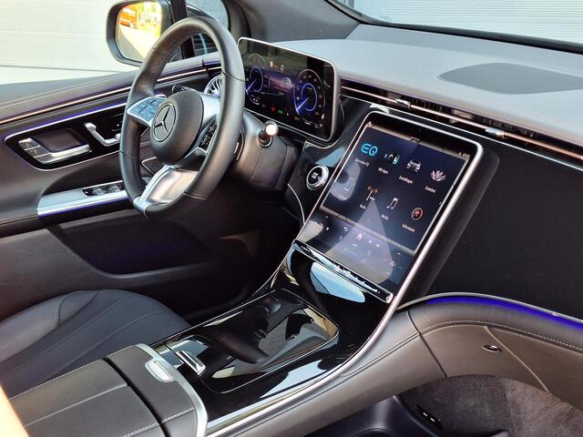 Mercedes-Benz EQE SUV 300 Luxury Line 91 kWh | Trekhaak Wegklapbaar | Achteruitrijcamera | Memory Pakket | Stoelverwarming | Sfeerverlichting | Dodehoekassistent | Elektrisch Bedienbare Achterklep