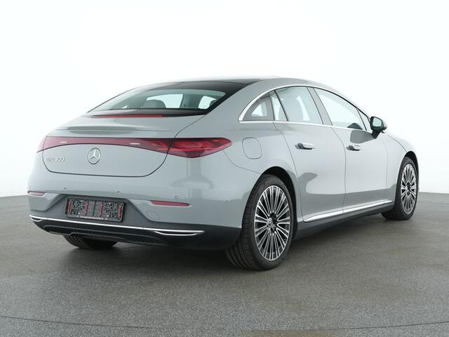 Mercedes-Benz EQE 300 Electric Art 90 kWh | Leder Nevadagrijs | Panoramadak | Trekhaak | Distronic | Memory | Stuur en Stoelverwarming | Inclusief 24 maanden Mercedes-Benz Certified garantie voor Europa.