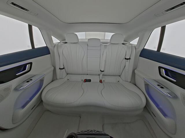 Mercedes-Benz EQE 300 Electric Art 90 kWh | Leder Nevadagrijs | Panoramadak | Trekhaak | Distronic | Memory | Stuur en Stoelverwarming | Inclusief 24 maanden Mercedes-Benz Certified garantie voor Europa.