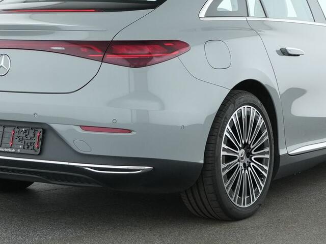 Mercedes-Benz EQE 300 Electric Art 90 kWh | Leder Nevadagrijs | Panoramadak | Trekhaak | Distronic | Memory | Stuur en Stoelverwarming | Inclusief 24 maanden Mercedes-Benz Certified garantie voor Europa.