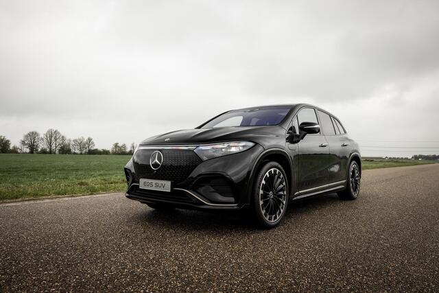 Mercedes-Benz EQS SUV 450 4MATIC 108 kWh AMG Line | Nieuwprijs ¤ 150.752 | Premium Plus Pakket | Panoramaschuifdak | Akoestiekcomfortpakket | Massagestoelen | Trekhaak | Softclose | Verwarmde Voorruit |