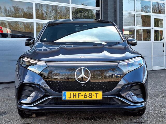 Mercedes-Benz EQS SUV 450+ AMG Line | 7-Zits | Premium Plus Pakket | Night Pakket | AIR BALANCE Pakket | Rijassistentie Pakket Plus | Derde Zitrij | Panoramadak | Trekhaak | AIRMATIC Luchtvering | Achterasbesturing | Burmester 3D Surround | Head-up Display | Augmented Real