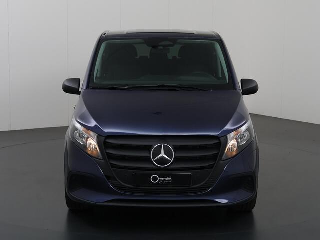Mercedes-Benz EVITO TOURER 129 L2 PRO 90kWh | Snelladen 110 KWh | Achteruitrijcamera | Parkeerpakket | Comfortbestuurdersstoel | Dodehoekassistent | 8 Zitplaatsen | 360KM Range |