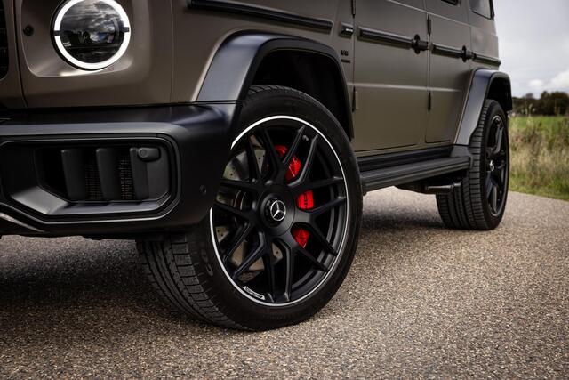 Mercedes-Benz G-KLASSE AMG 63 | Carbon| Donker Olijf Magno | AMG Performance pakket | AMG Nightpakket II | 22-Inch AMG Kruisspaaks | in Consignatie