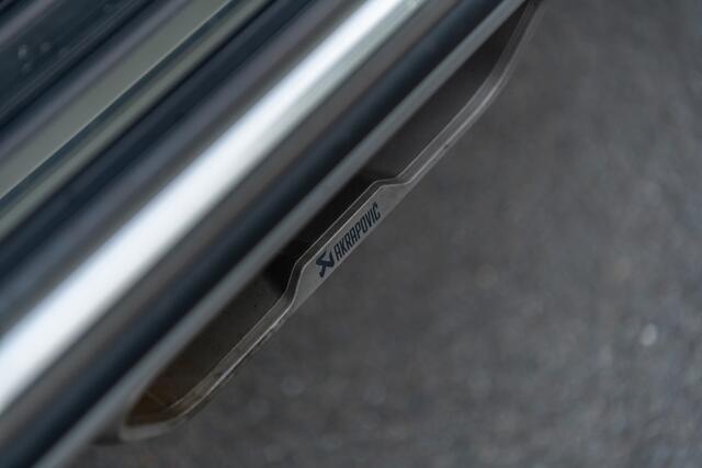 Mercedes-Benz G-KLASSE 63 AMG 4x4² | First 40 | CARBON |AKRAPOVIC| GRIJS KENTEKEN | WRAPP MAT GROEN