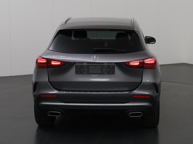 Mercedes-Benz GLA-KLASSE 250 e AMG Line | Widescreen | Adaptieve CruiseControl | Sportstoelen | Ele. kofferdeksel | Navigatie | PDC | Climate Control | Sfeerverlichting |