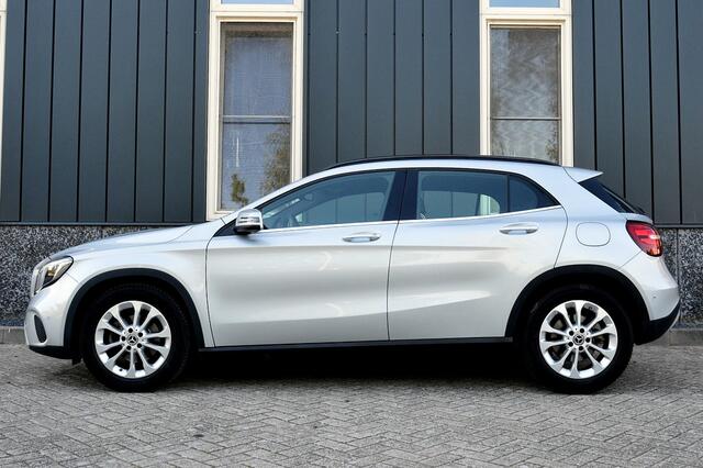 Mercedes-Benz GLA-KLASSE 180 Premium Rijklaarprijs-Garantie Navigatie Airco Trekhaak Sport Interieur Camrera