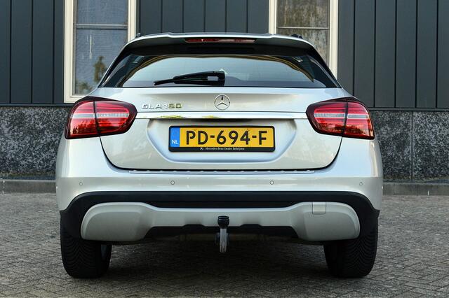 Mercedes-Benz GLA-KLASSE 180 Premium Rijklaarprijs-Garantie Navigatie Airco Trekhaak Sport Interieur Camrera