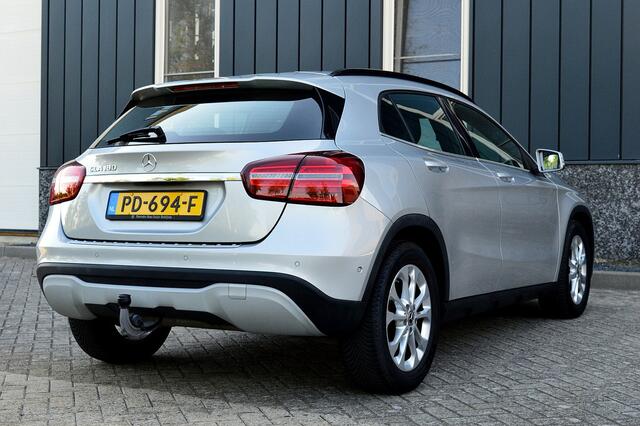 Mercedes-Benz GLA-KLASSE 180 Premium Rijklaarprijs-Garantie Navigatie Airco Trekhaak Sport Interieur Camrera