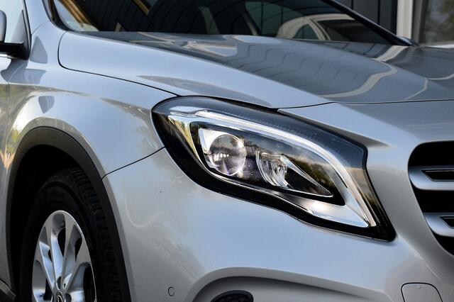 Mercedes-Benz GLA-KLASSE 180 Premium Rijklaarprijs-Garantie Navigatie Airco Trekhaak Sport Interieur Camrera