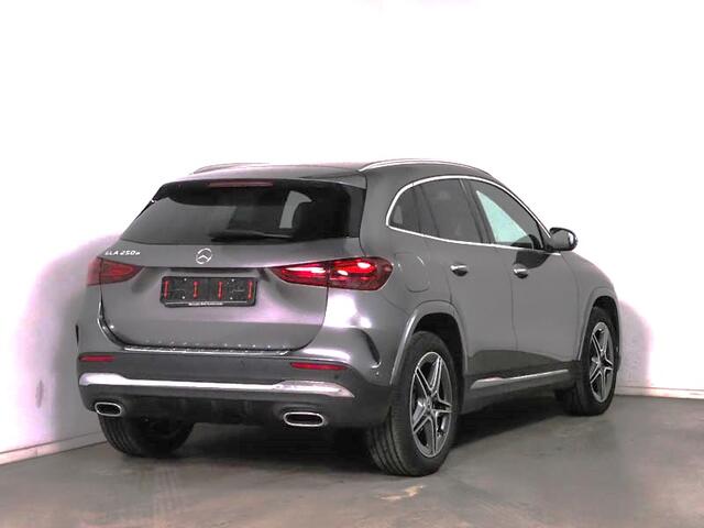 Mercedes-Benz GLA-KLASSE 250 e AMG Face Lift Plug-In Hybride | AMG Line Advanced Plus | Dodehoek Assist | Sfeerverlichting | 11kW Laden | Stuur en Stoelverwarming | Inclusief 24 maanden MB Certified garantie voor Europa.