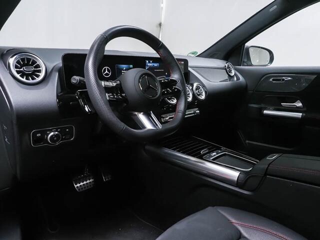 Mercedes-Benz GLA-KLASSE 250 e AMG Face Lift Plug-In Hybride | AMG Line Advanced Plus | Dodehoek Assist | Sfeerverlichting | 11kW Laden | Stuur en Stoelverwarming | Inclusief 24 maanden MB Certified garantie voor Europa.
