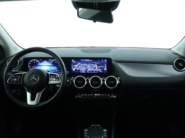 Mercedes-Benz GLA-KLASSE 250 e Plug-In Hybride | Trekhaak | Apple Carplay/Android Auto | Elektrisch Bedienbare Achterklep | Inclusief 24 maanden MB Certified garantie voor Europa.