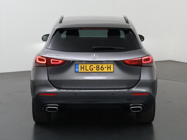 Mercedes-Benz GLA-KLASSE 250 e Luxury Line | Getint glas | Widescreen | Stoelverwarming |