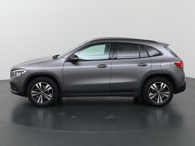 Mercedes-Benz GLA-KLASSE 250 e Luxury Line | Getint glas | Widescreen | Stoelverwarming |