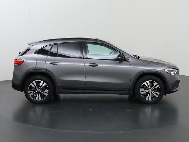 Mercedes-Benz GLA-KLASSE 250 e Luxury Line | Getint glas | Widescreen | Stoelverwarming |