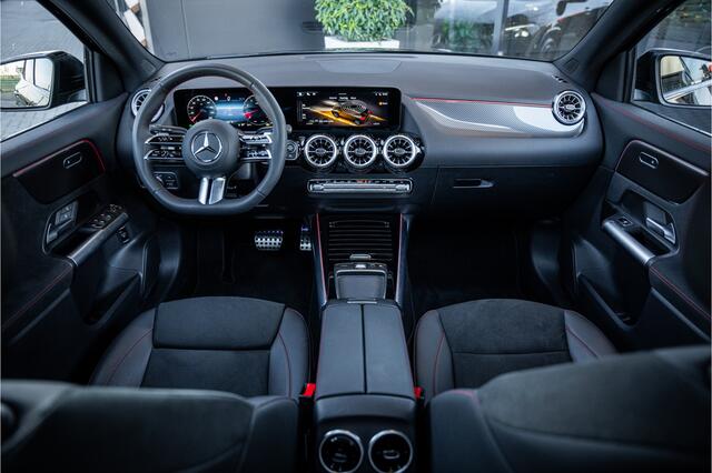 Mercedes-Benz GLA-KLASSE 180 AMG Line - Panorama | Elek. Trekhaak | ACC | Camera