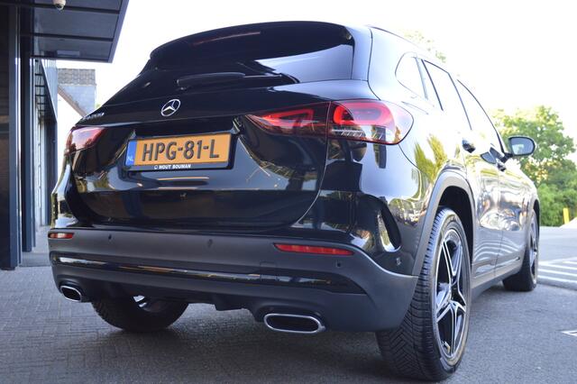 Mercedes-Benz GLA-KLASSE 200 AMG Led Panorama Widescreen Sfeer Camera Trekh. Augmented Pdc