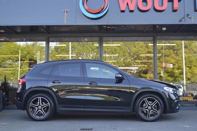 Mercedes-Benz GLA-KLASSE 200 AMG Led Panorama Widescreen Sfeer Camera Trekh. Augmented Pdc