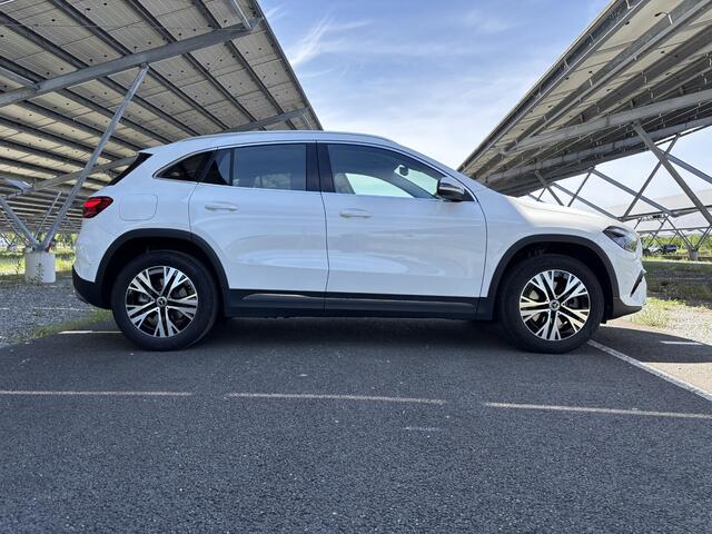 Mercedes-Benz GLA-KLASSE 250 e Luxury Line | Trekhaak | Verwarmd stuur | Elektrische achterklep | Widescreen |