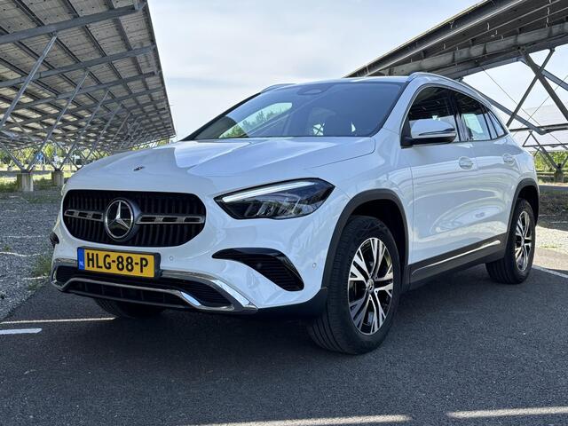 Mercedes-Benz GLA-KLASSE 250 e Luxury Line | Trekhaak | Verwarmd stuur | Elektrische achterklep | Widescreen |