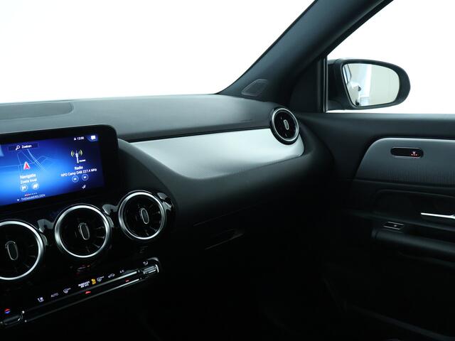 Mercedes-Benz GLA-KLASSE 180 Business Solution | Parkeerpakket met Camera | Stoelverwarming | LED | DAB | Cruise Controle | Inclusief 24 maanden Mercedes-Benz Certified garantie voor Europa.