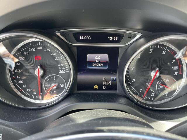Mercedes-Benz GLA-KLASSE 180 Business Solution AMG 18"/Trekhaak/Keyless/Camera/Apple Carplay & Android Auto/Elektrische klep
