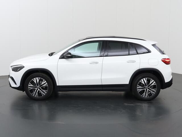 Mercedes-Benz GLA-KLASSE 250 e Luxury Line | Panoramadak | Trekhaak | Night pakket | Apple carplay |