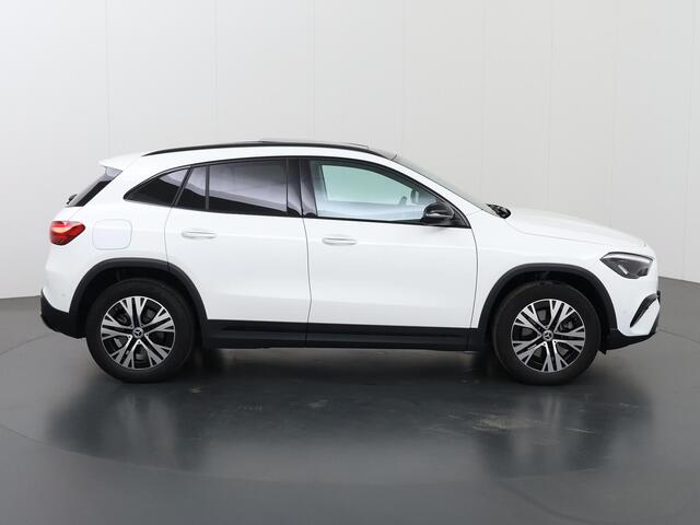 Mercedes-Benz GLA-KLASSE 250 e Luxury Line | Panoramadak | Trekhaak | Night pakket | Apple carplay |