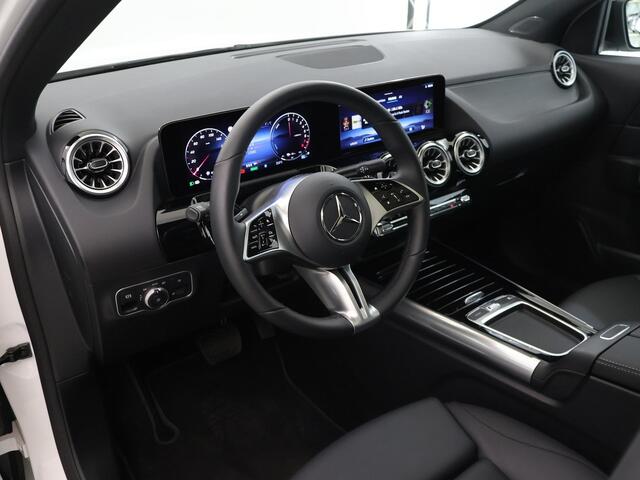 Mercedes-Benz GLA-KLASSE 250 e Luxury Line | Panoramadak | Trekhaak | Night pakket | Apple carplay |