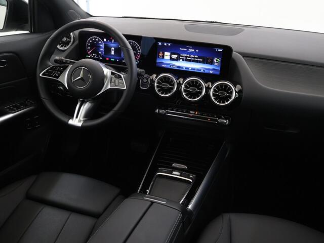 Mercedes-Benz GLA-KLASSE 250 e Luxury Line | Panoramadak | Trekhaak | Night pakket | Apple carplay |