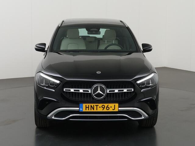 Mercedes-Benz GLA-KLASSE 250 e Luxury Line | Beige bekleding | Panoramadak | Trekhaak |