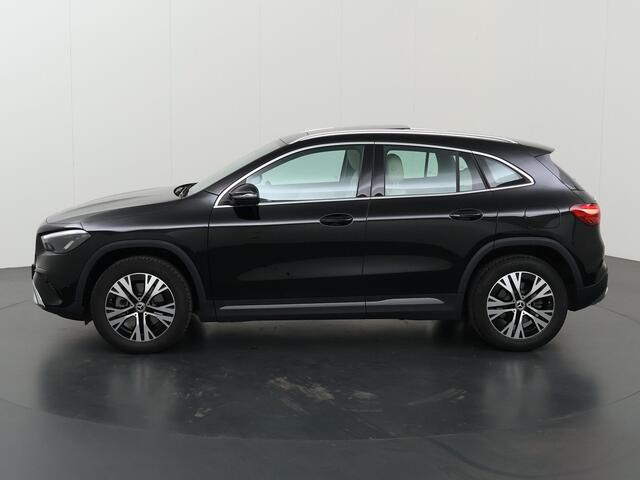 Mercedes-Benz GLA-KLASSE 250 e Luxury Line | Beige bekleding | Panoramadak | Trekhaak |