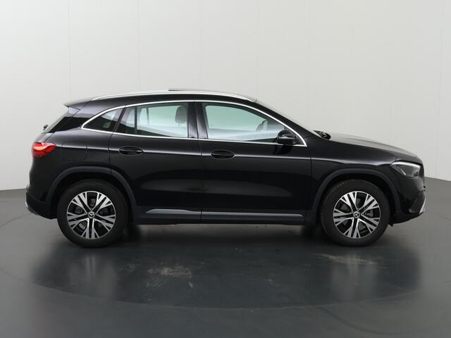 Mercedes-Benz GLA-KLASSE 250 e Luxury Line | Beige bekleding | Panoramadak | Trekhaak |