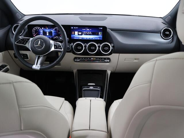 Mercedes-Benz GLA-KLASSE 250 e Luxury Line | Beige bekleding | Panoramadak | Trekhaak |