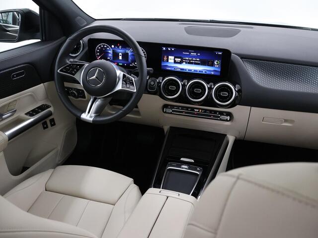 Mercedes-Benz GLA-KLASSE 250 e Luxury Line | Beige bekleding | Panoramadak | Trekhaak |