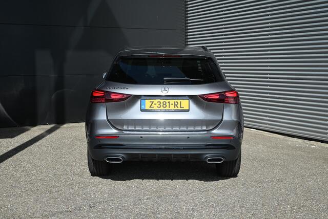 Mercedes-Benz GLA-KLASSE 250 e AMG Line AMG line| Night Pakket|Panoramadak|Achteruitrij camera|Stoelverwarming|Sfeerverlichting