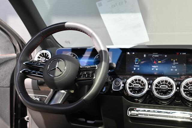 Mercedes-Benz GLA-KLASSE 250 e AMG Line AMG line| Night Pakket|Panoramadak|Achteruitrij camera|Stoelverwarming|Sfeerverlichting