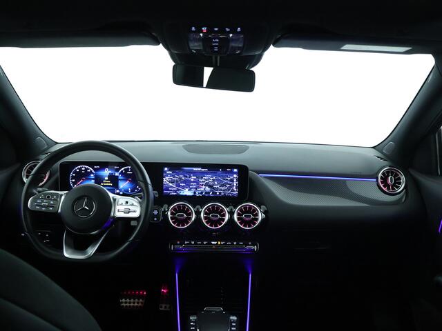 Mercedes-Benz GLA-KLASSE 200 Business Solution AMG Panoramadak | Sfeerverlichting | Apple CarPlay | Achteruitrijcamera | Inclusief 24 maanden MB Certified garantie voor Europa.